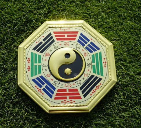 SỬ DỤNG GƯƠNG BÁT QUÁI TRẤN HUNG TRONG PHONG THỦY